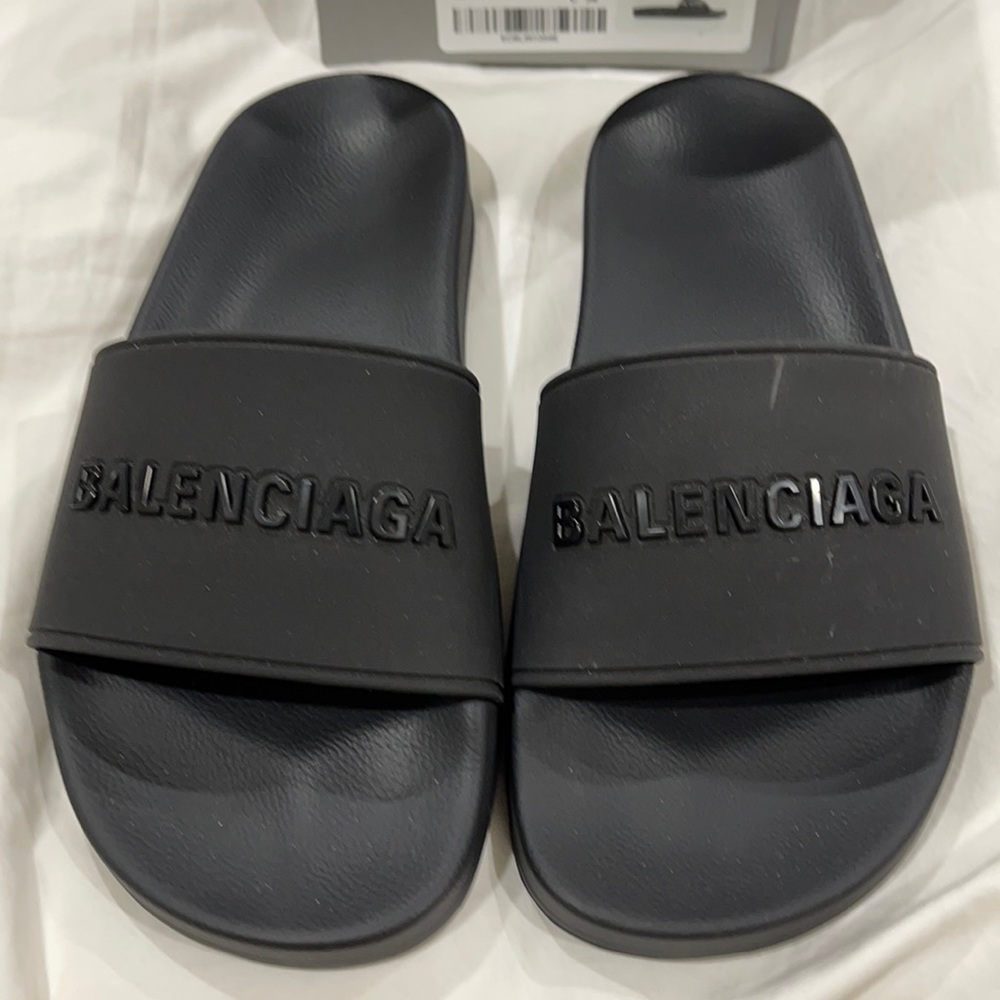 Balenciaga pool slide